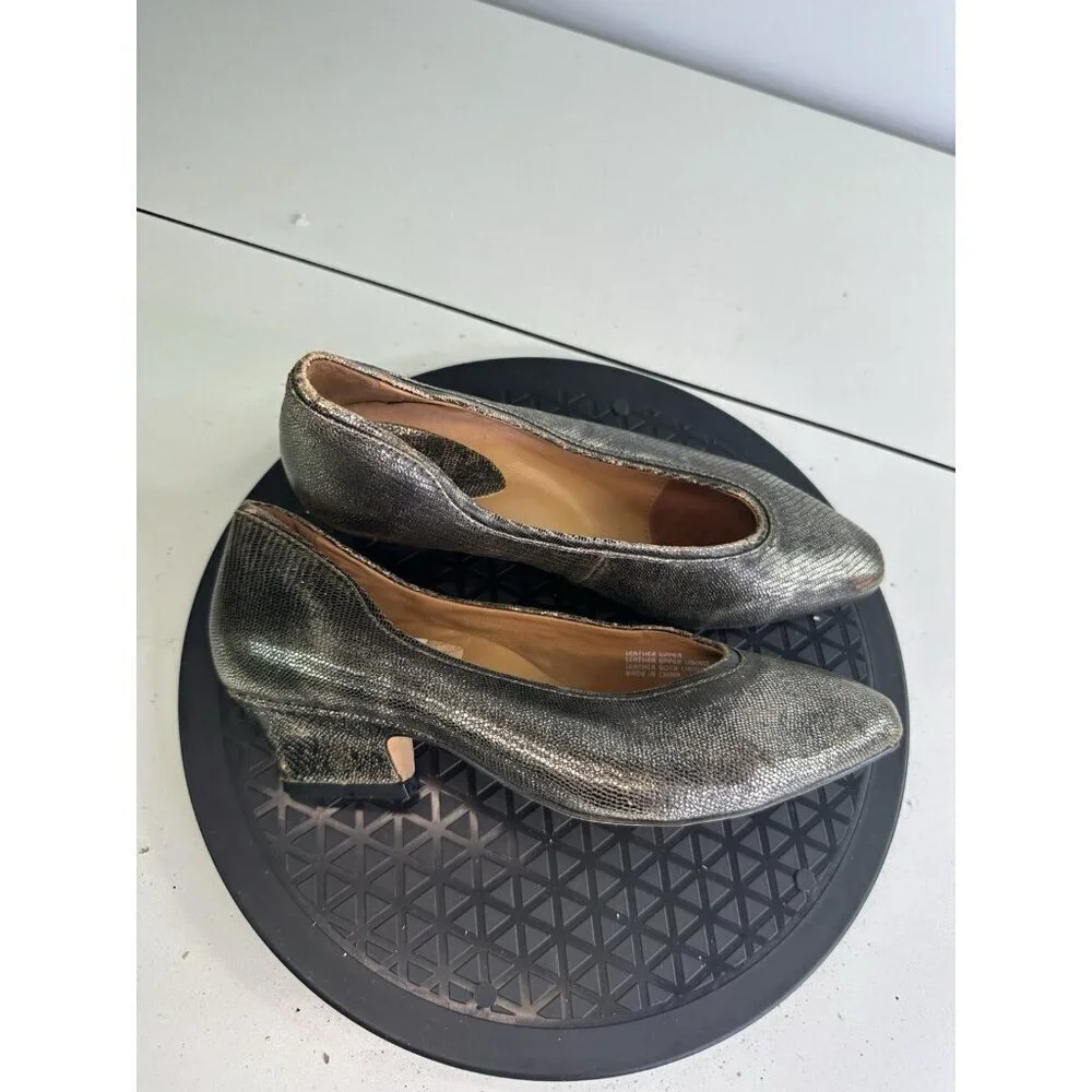 Earthies Womens Tafoya Pewter Leather  Ortho Sole Pump Size 6.5 B Fashion Heels